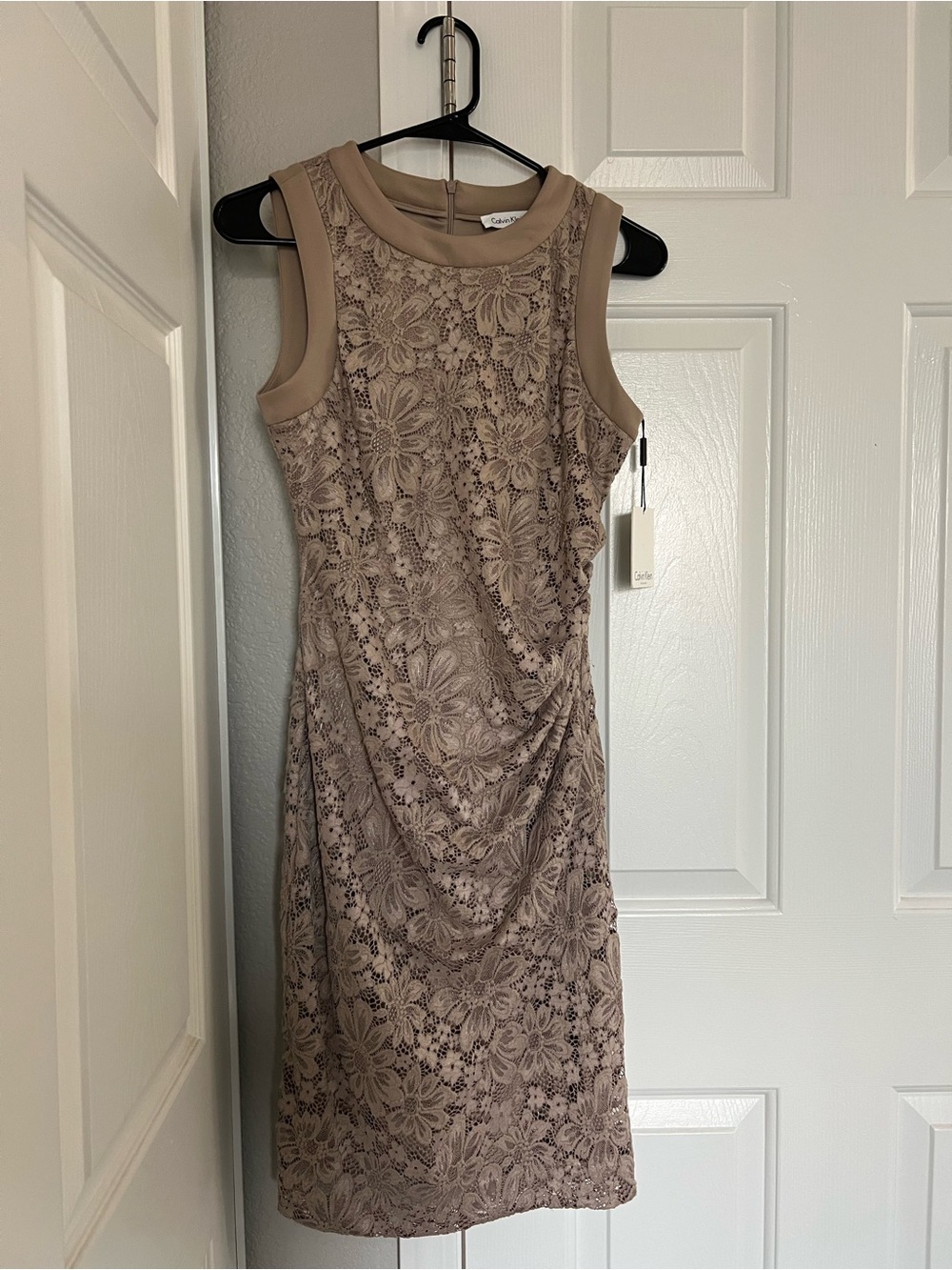 Calvin Klein NWT Floral Lace Ruched Sheath Dress Tan Khaki Nude Size 4